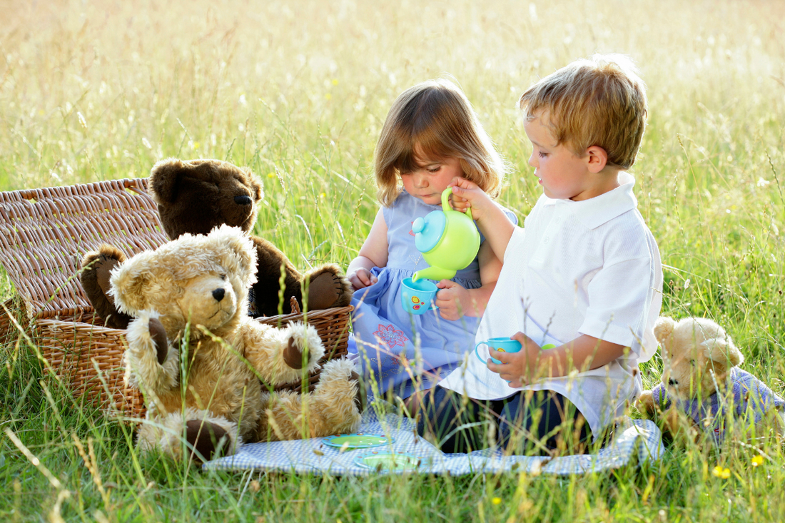 Celebrate Summer with a Perfect Picnic (and the Perfect Hamper!)