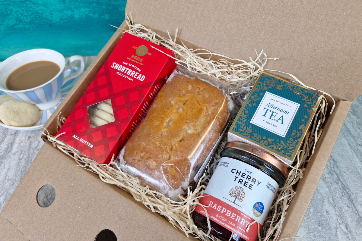 Tea & Cake Gift Box - The Cambridge Hamper Company
